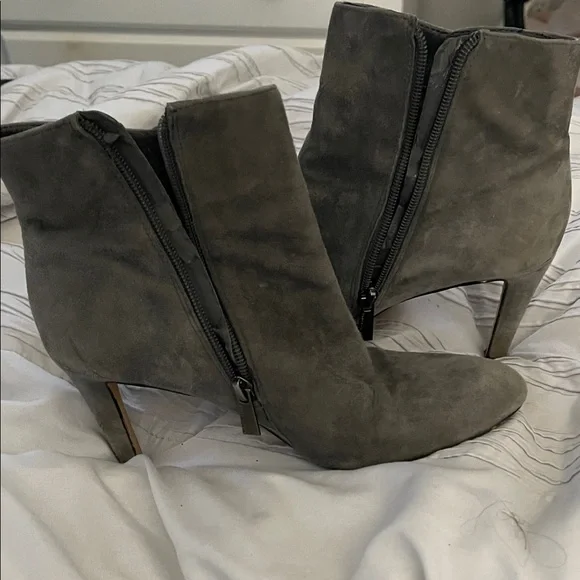 Vince Camino. Chic Gray Suede Heeled Boots - Picture 3 of 7